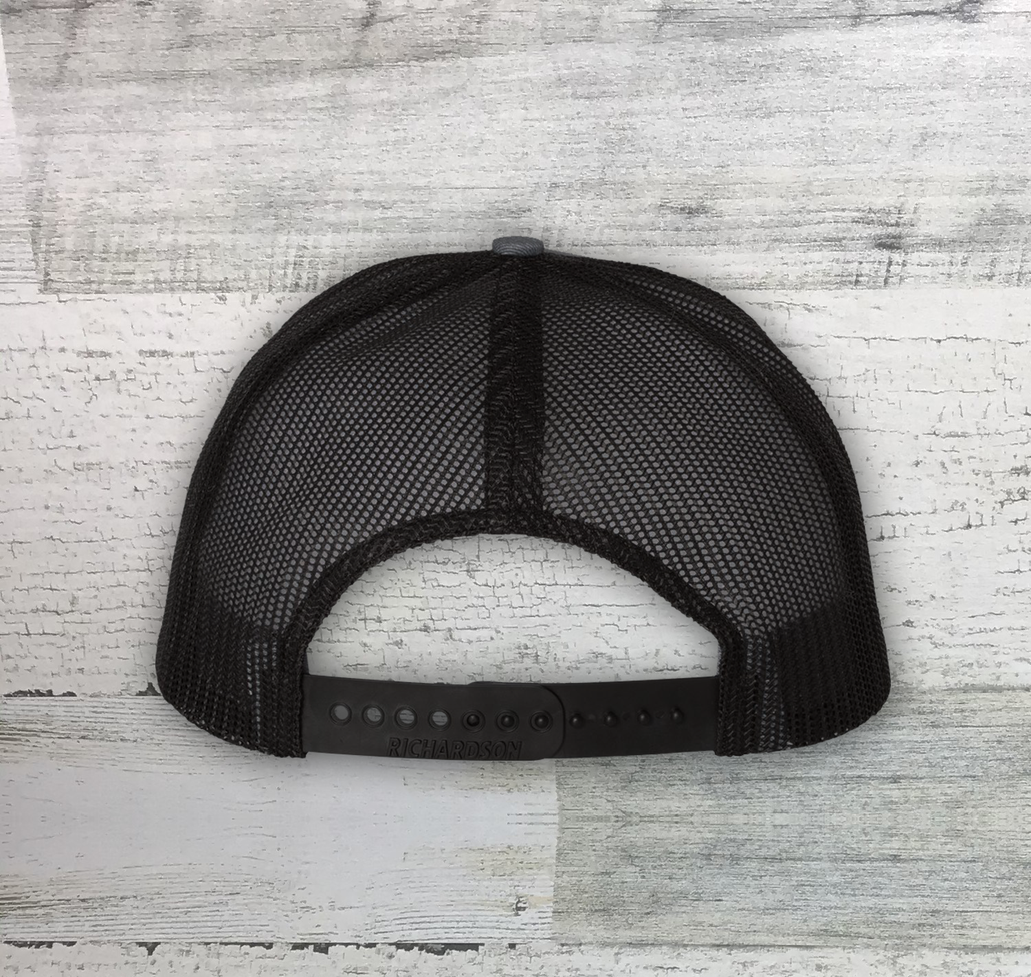 Gorra de camionero con cierre a presión Richardson bordada con ciervo grande en HD - Gris jaspeado y negro