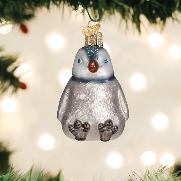 Adorno de pingüino bebé sentado