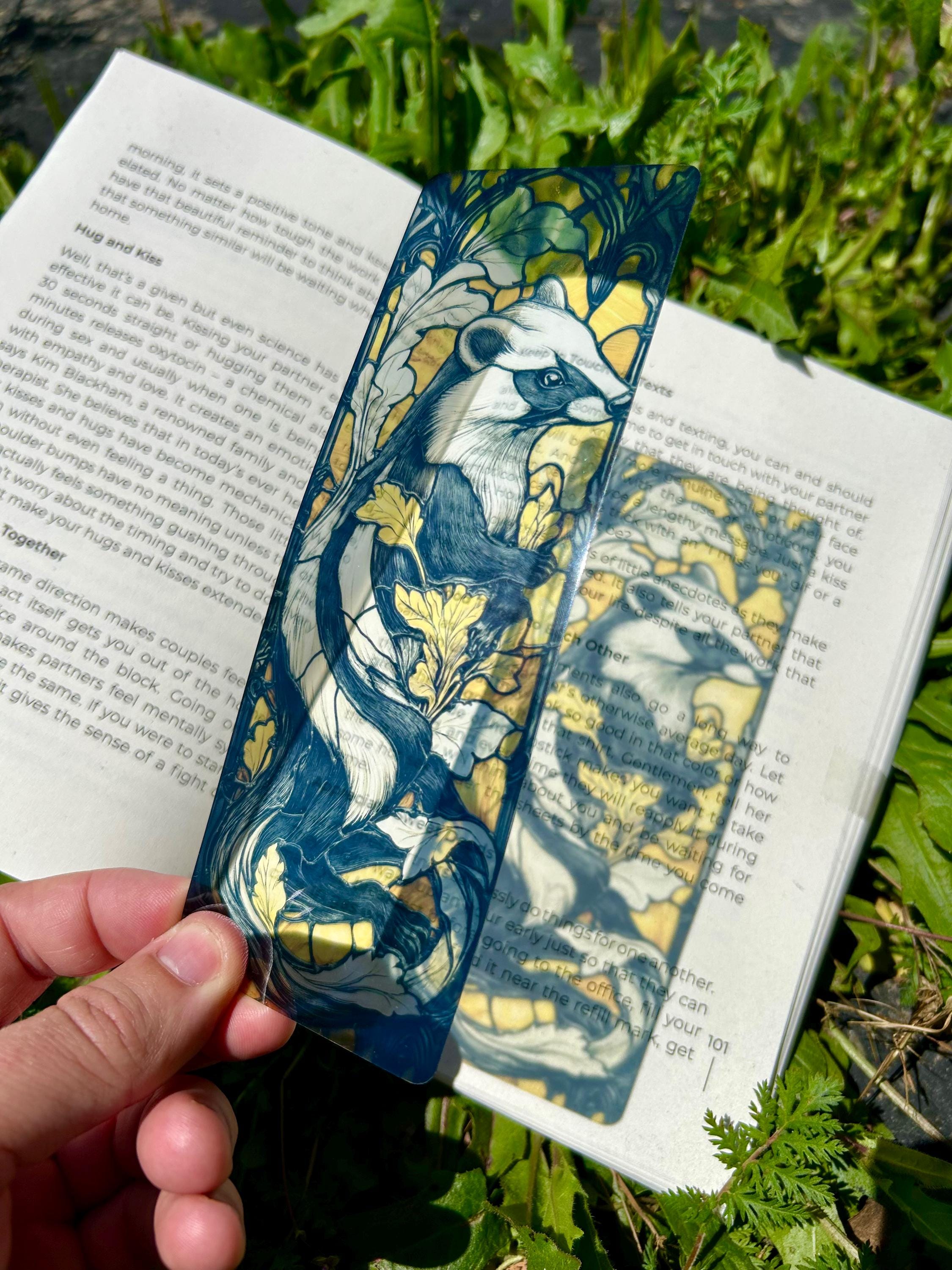 Loyal Badger Helga Bookmark – Potter Inspired, Harry Magical Badger Art, Unique Gift for Potterheads & Book Lovers is a decorative bookmark made for readers, book lovers, collectors, book clubs, and giftable literary moments. It is designed as a reading accessory for books, journals, planners, and cozy reader gifts.