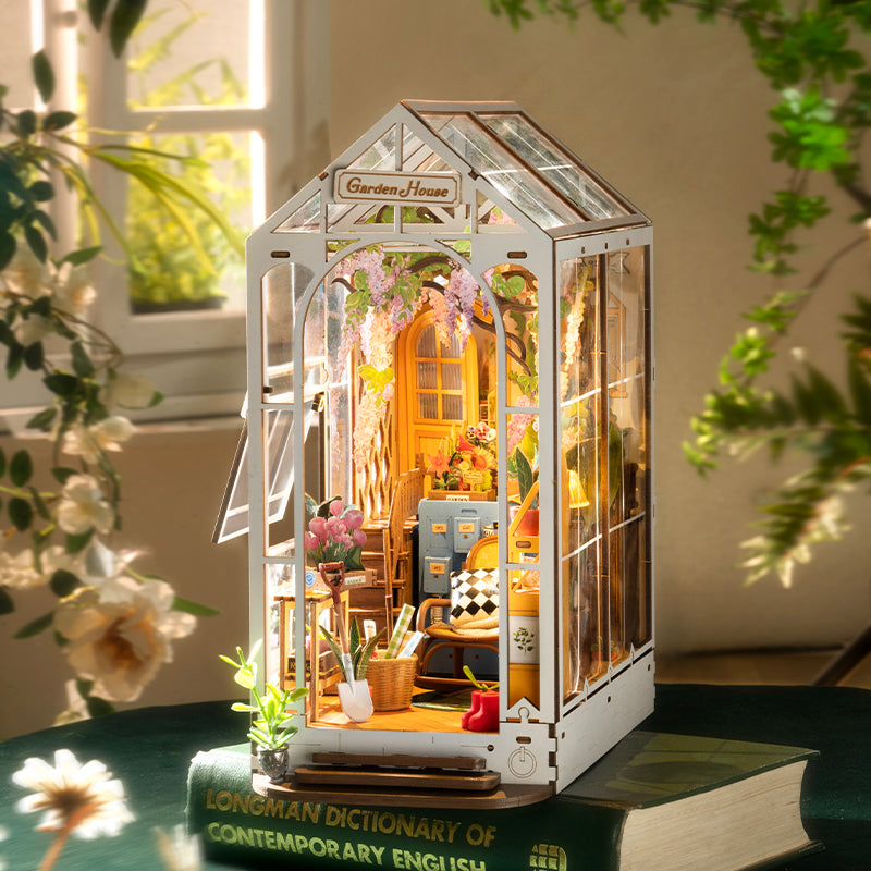 Robotime Rolife Serie Book Nooks Cuentos en libros 4 tipos DIY Casa de Madera en Miniatura Muebles Sakura Densya TGB01 Dropshipping