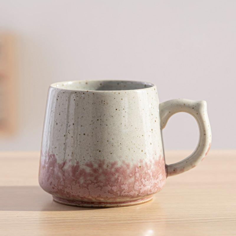 Taza de café de cerámica transformada con horno retro