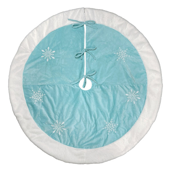 Falda para árbol de 48" azul pastel con copos de nieve bordados y ribete de piel sintética