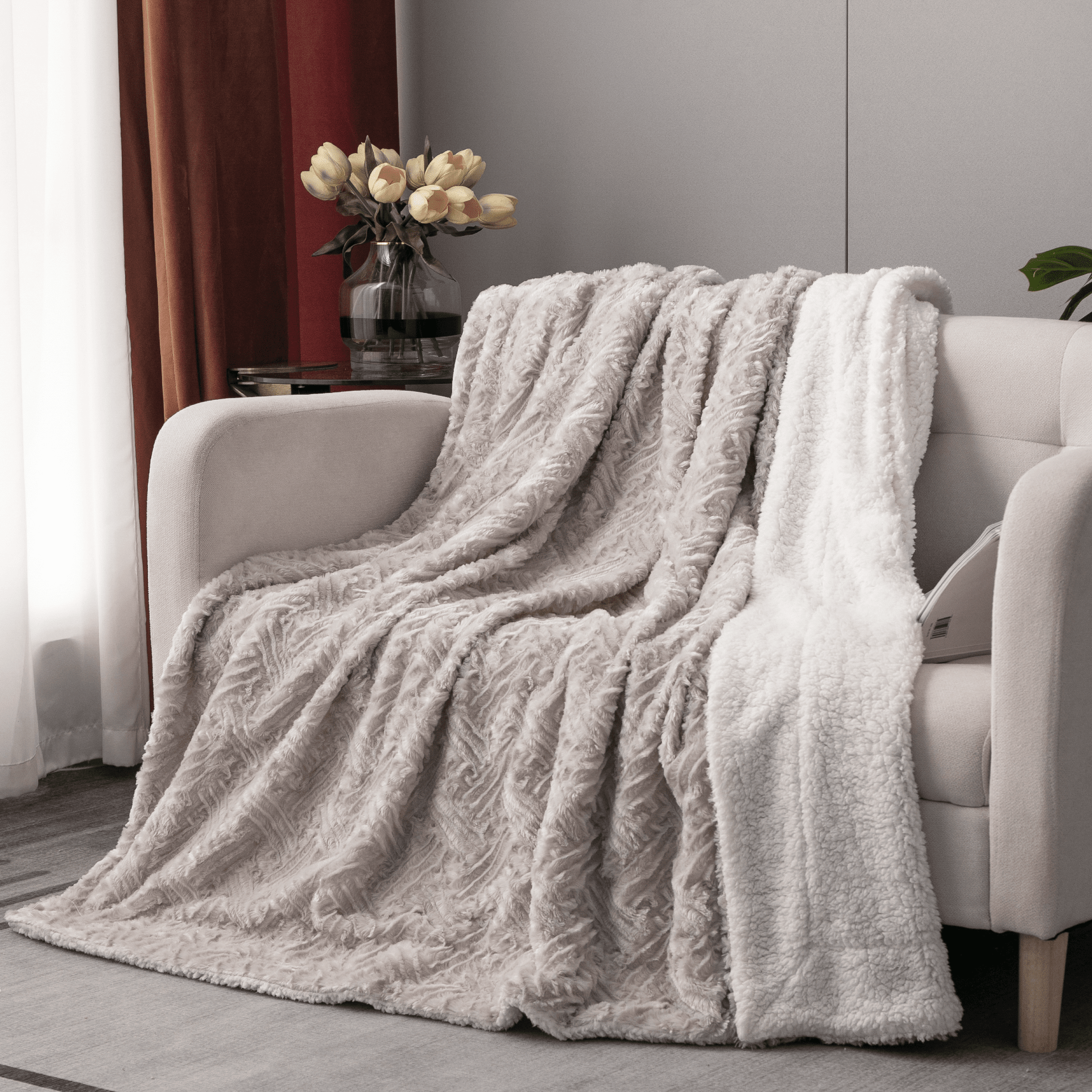 DaDalogy Bedding ラベンダーグレー フェイクファー スローブランケット - ドリーミーな幾何学模様のエンボス加工シェルパ裏地 - 非常に柔らかく暖かい心地よいふわふわのプラッシュ
