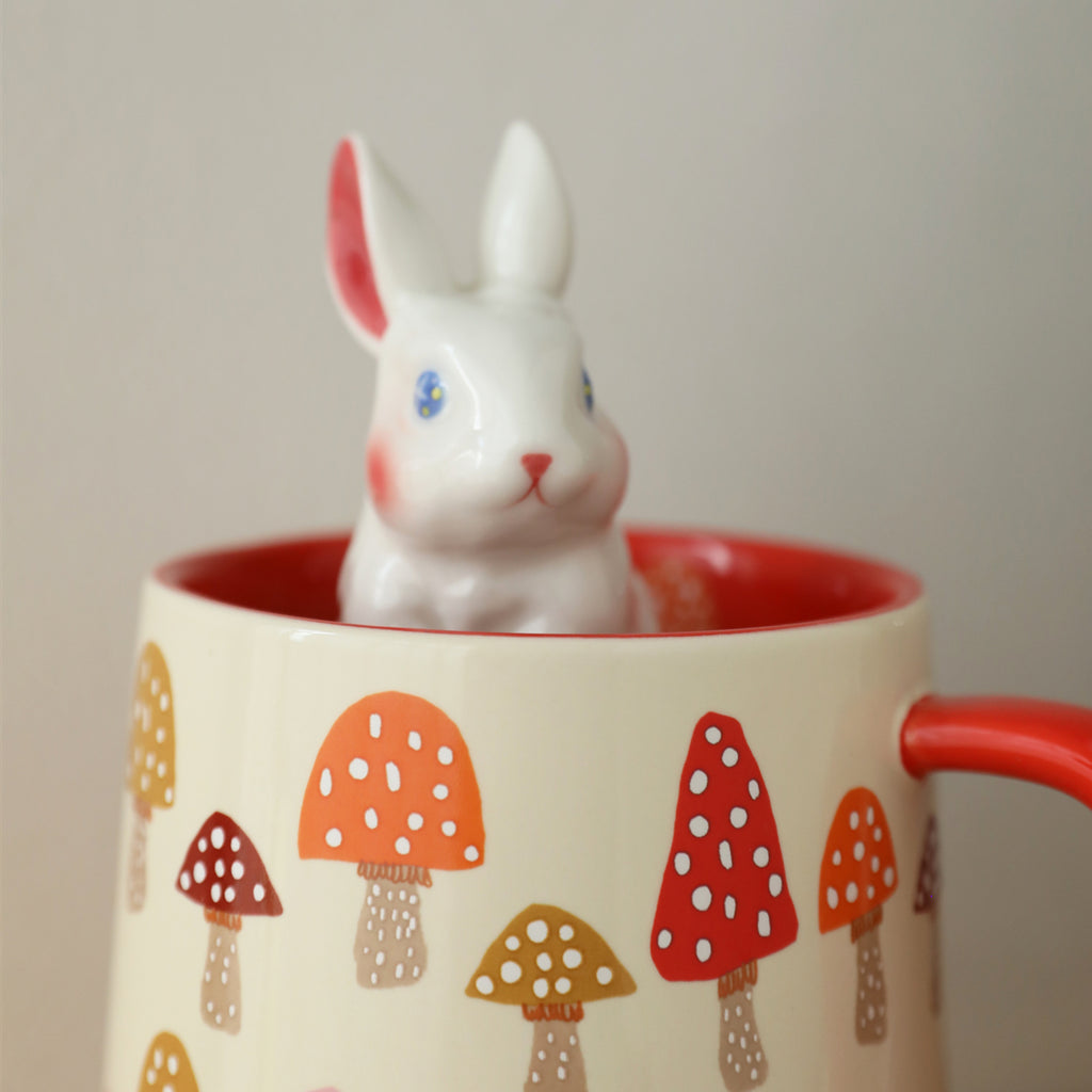 Taza de cerámica grande con forma de hongo