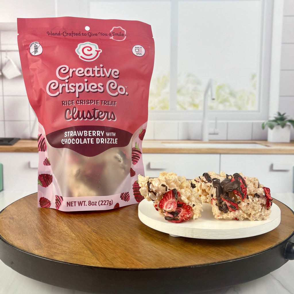 Mezcla crujiente de fresa cubierta de chocolate en racimos