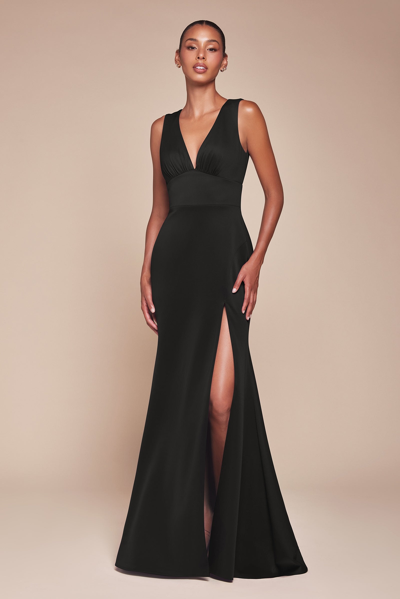 Dress | Ladivine Ch395 Long Sleeveless V