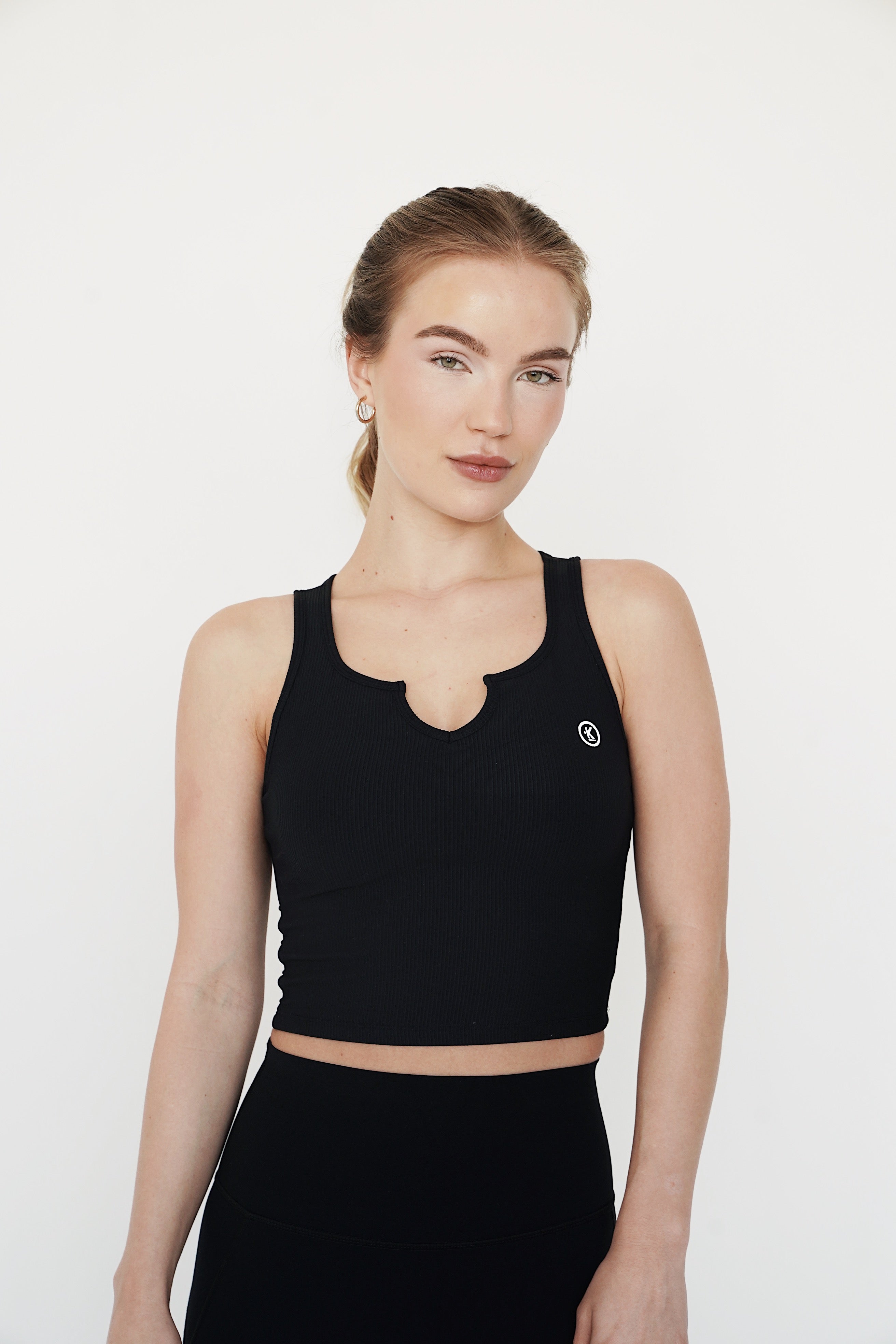 Top con tiras acanalado "I Am Self Love" de secado rápido y color negro mantequilla