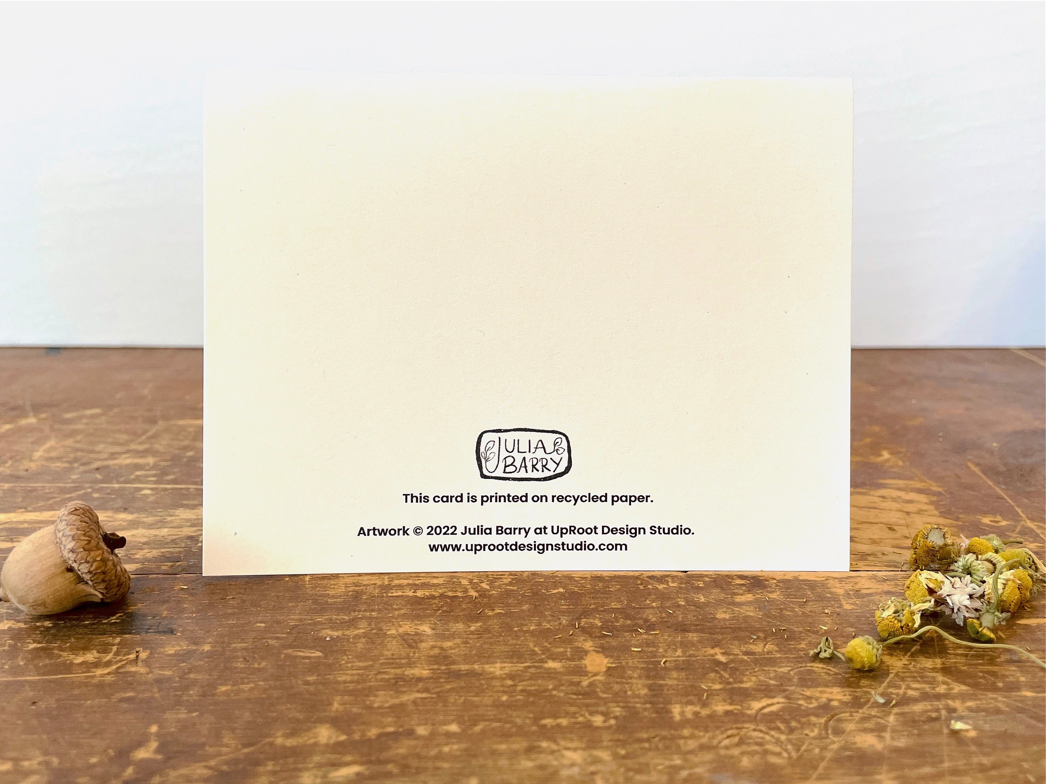 Abeja de arte popular con estrellas verdes - Tarjeta de felicitación ecológica reciclada dibujada a mano + sobre reciclado, interior en blanco (Palabras de amor)