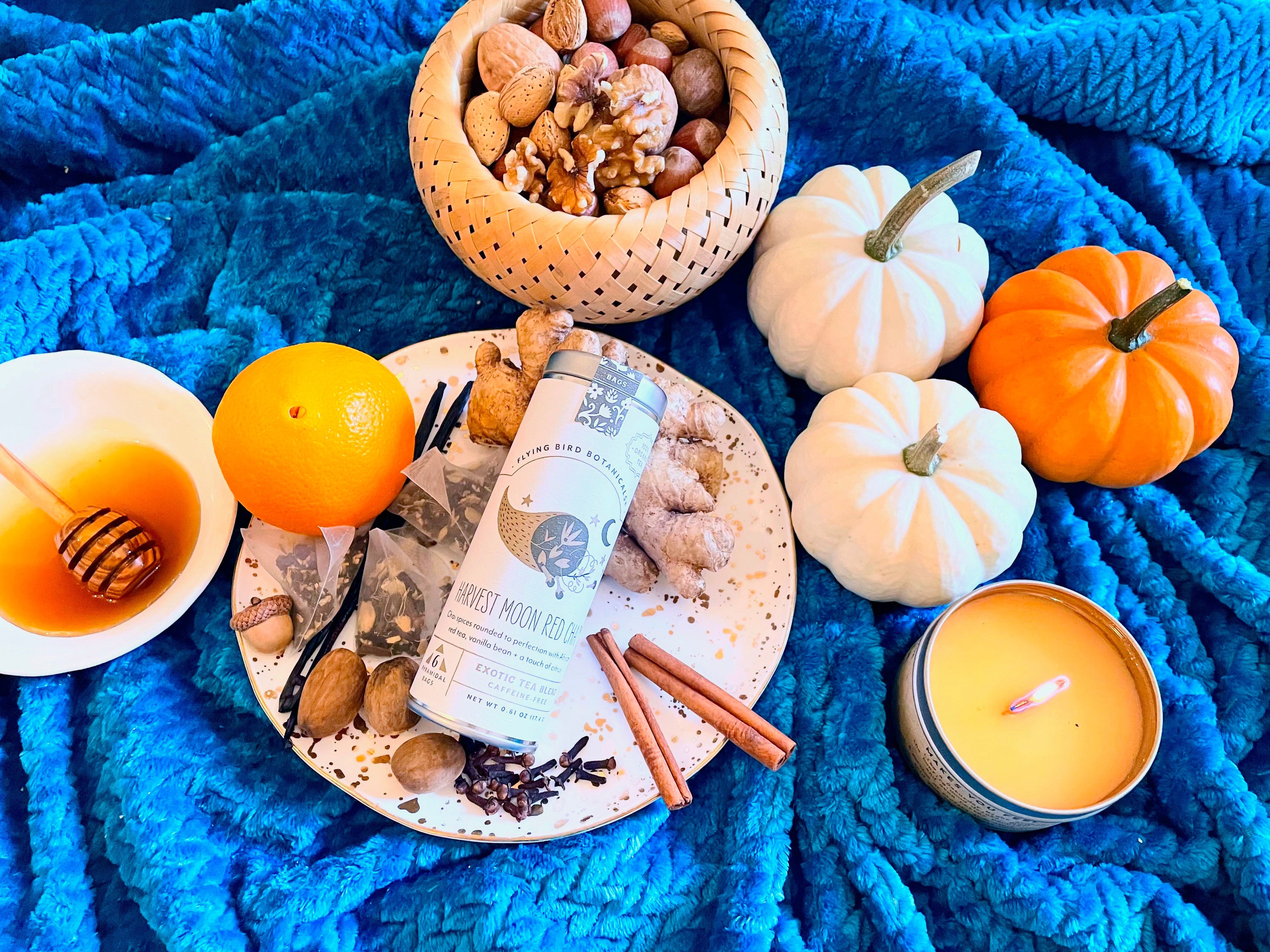 "Harvest Moon Red Chai" Tea Time Tin: 6 Eco-Bags of Organic Tea (Vanilla + Citrus, Caffeine-Free)