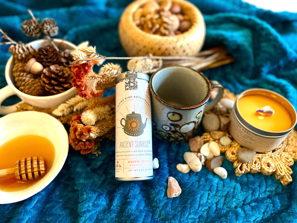 Latita "Ancient Sunrise" para la hora del té: 6 Eco-Bolsas de té orgánico brillante y malteado con tés negros y oolong antiguos (La Hora del Té / Crecer y Florecer)