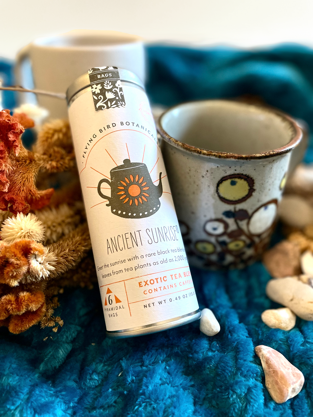 Latita "Ancient Sunrise" para la hora del té: 6 Eco-Bolsas de té orgánico brillante y malteado con tés negros y oolong antiguos (La Hora del Té / Crecer y Florecer)