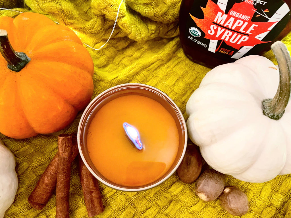 Vela ecológica de mecha crepitante de soya "Pumpkin Spice" - Jarabe de arce azucarado, Calabaza, Canela y Nuez moscada (Brilla / Sueño invernal)