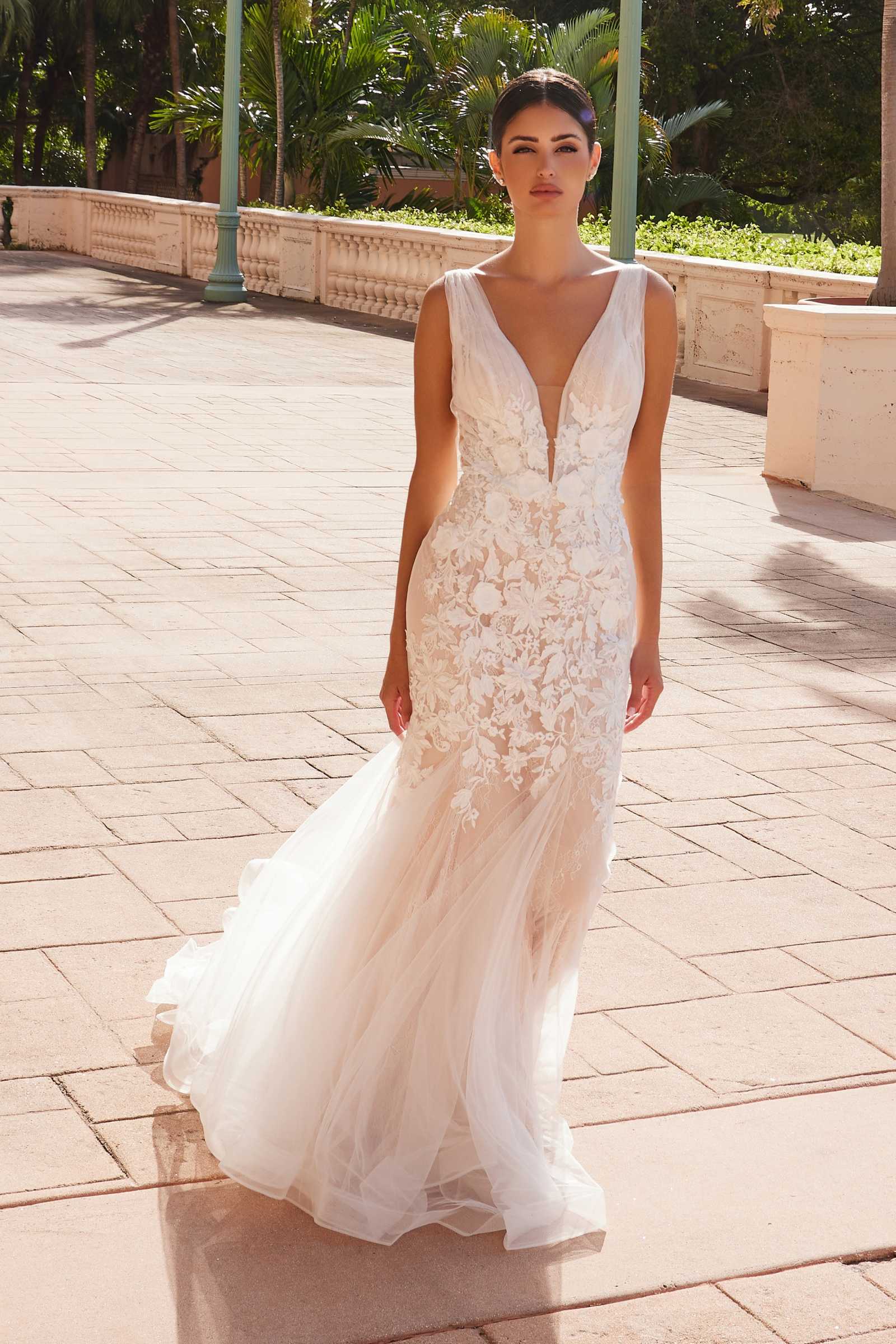 Nox Anabel JE917 V-Neck Mermaid Dress Lace and Tulle Skirt is a wedding gown suited for weddings, bridal events, ceremonies, and formal celebrations. It offers supplier-listed styling details with formalwear appeal for Honey Badger Books shoppers.