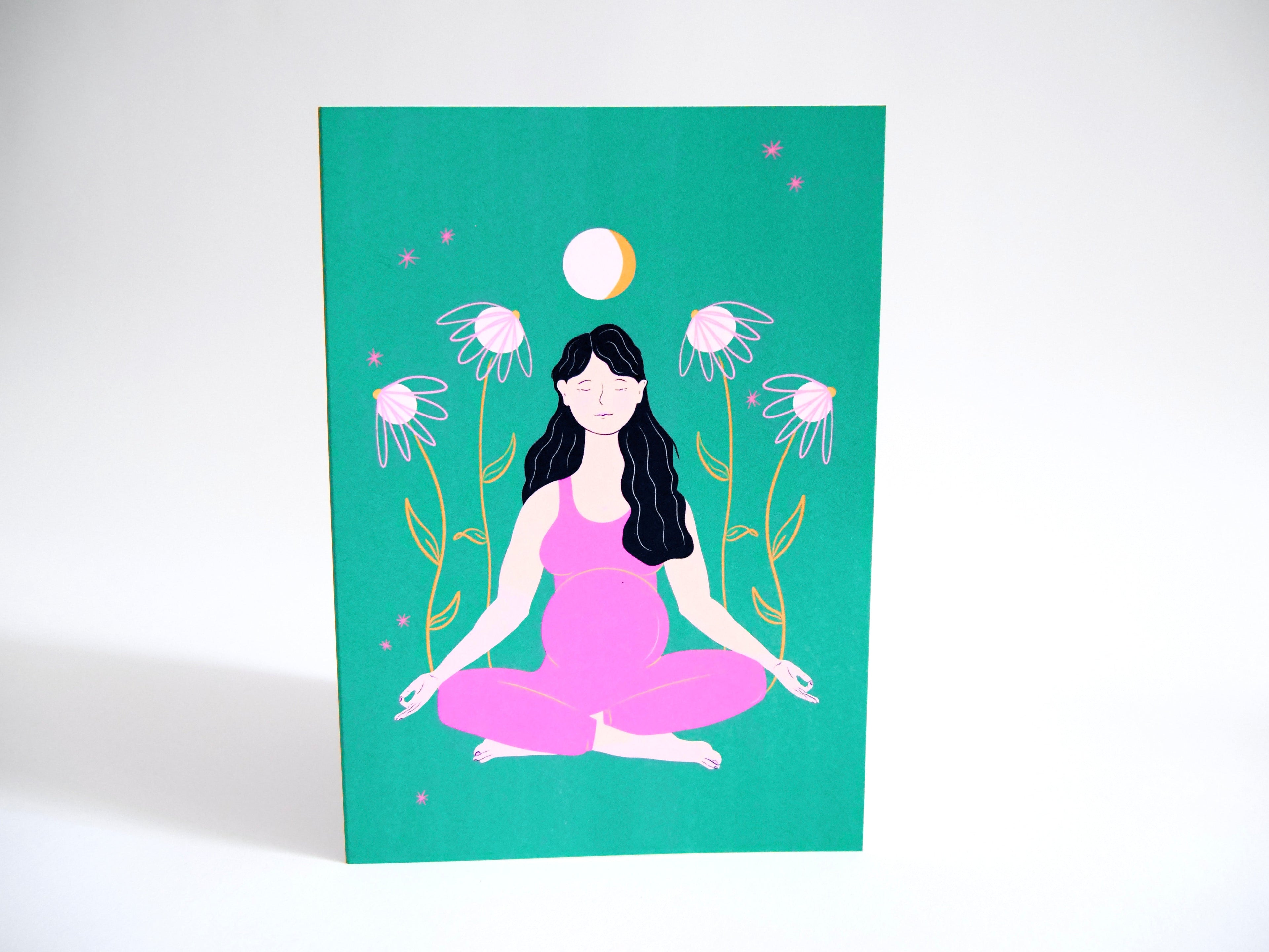 Tarjeta de felicitación ecológica "Mamá meditando" con arte dibujado a mano de persona embarazada en postura de yoga de meditación + sobre reciclado, interior en blanco
