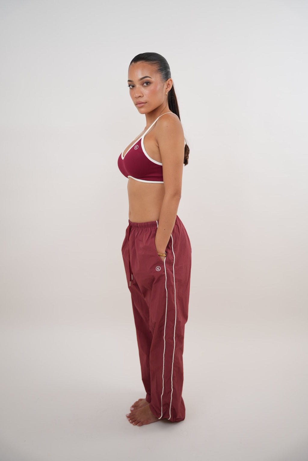Acepto el cambio con gracia Pantalón rojo versátil de corte relajado