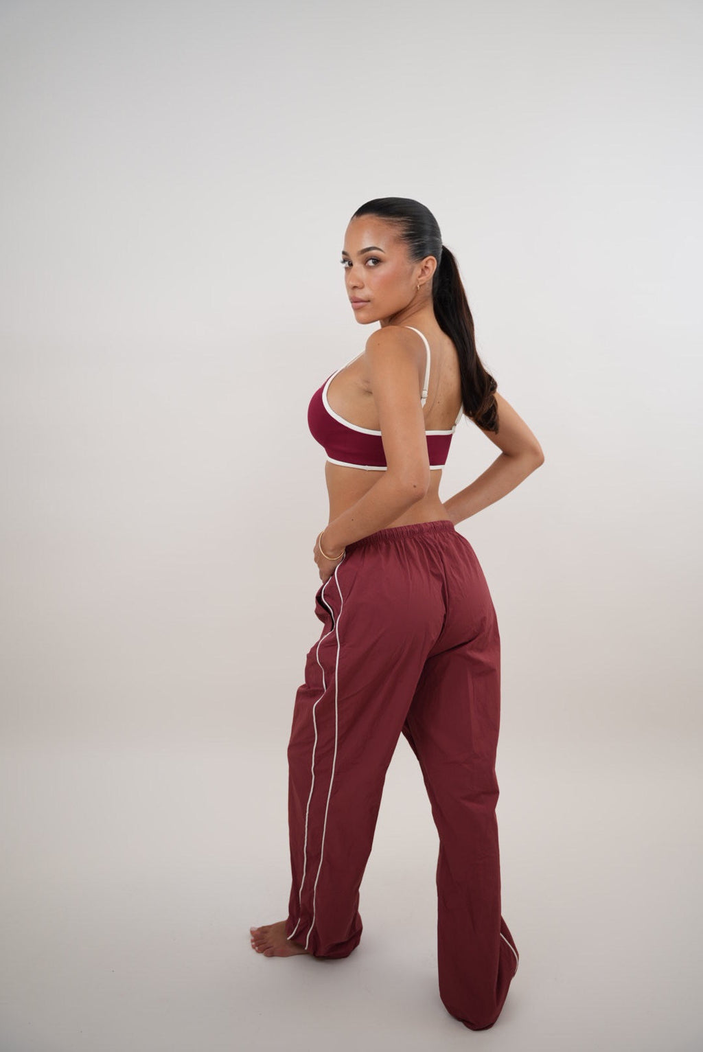 Acepto el cambio con gracia Pantalón rojo versátil de corte relajado