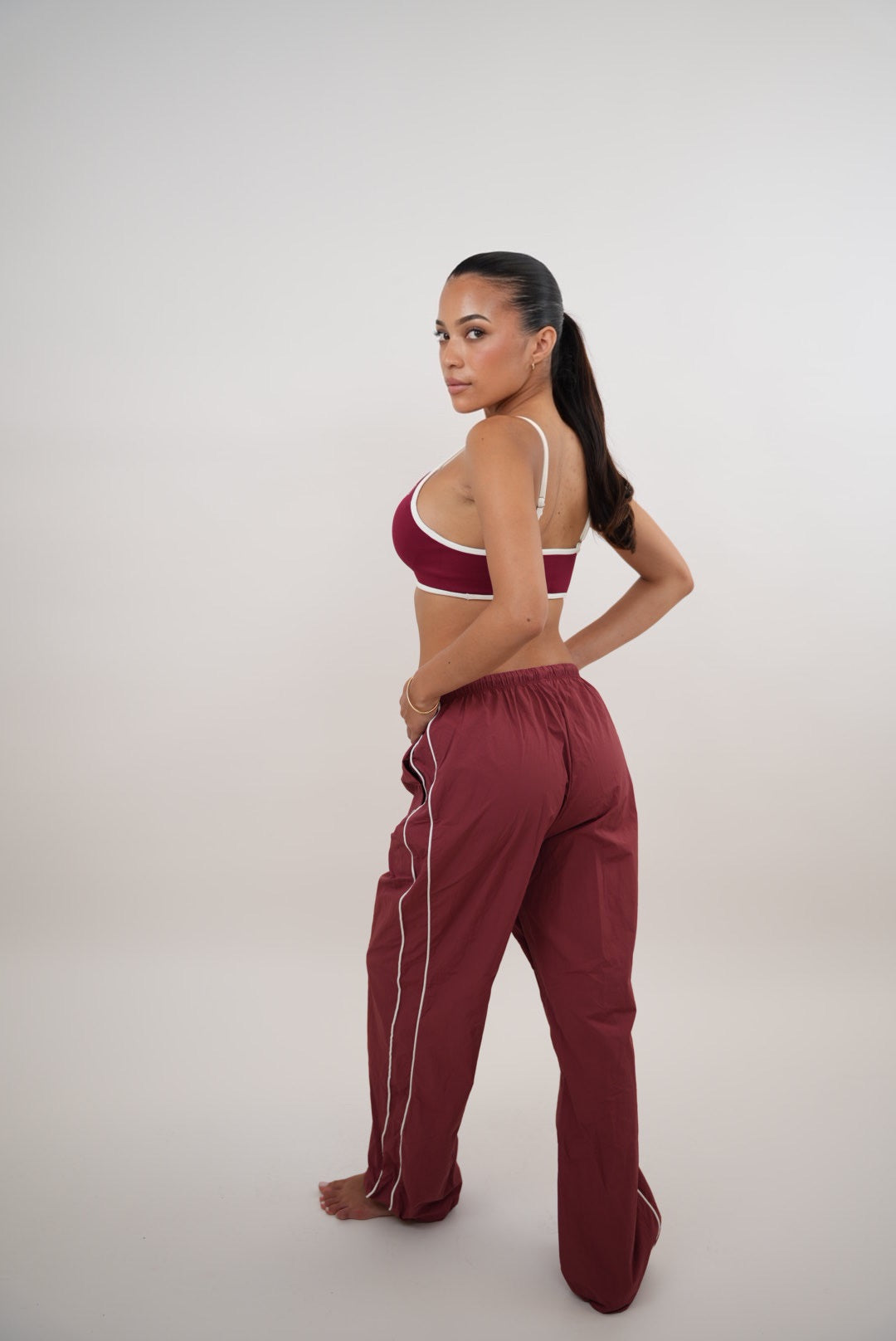 Acepto el cambio con gracia Pantalón rojo versátil de corte relajado