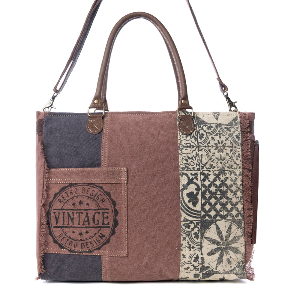 Retro Print Weekender Bag is a weekender travel bag selected for weekend travel, everyday carry, market trips, overnight packing, workdays, and statement outfit styling. Bag styling supports travel, weekend packing, daily carry, market trips, and statement outfit pairing. A giftable choice for travelers, commuters, students, market shoppers, and customers who like distinctive bags. Listing details help shoppers compare the item type, use, style, and intended recipient before purchase.