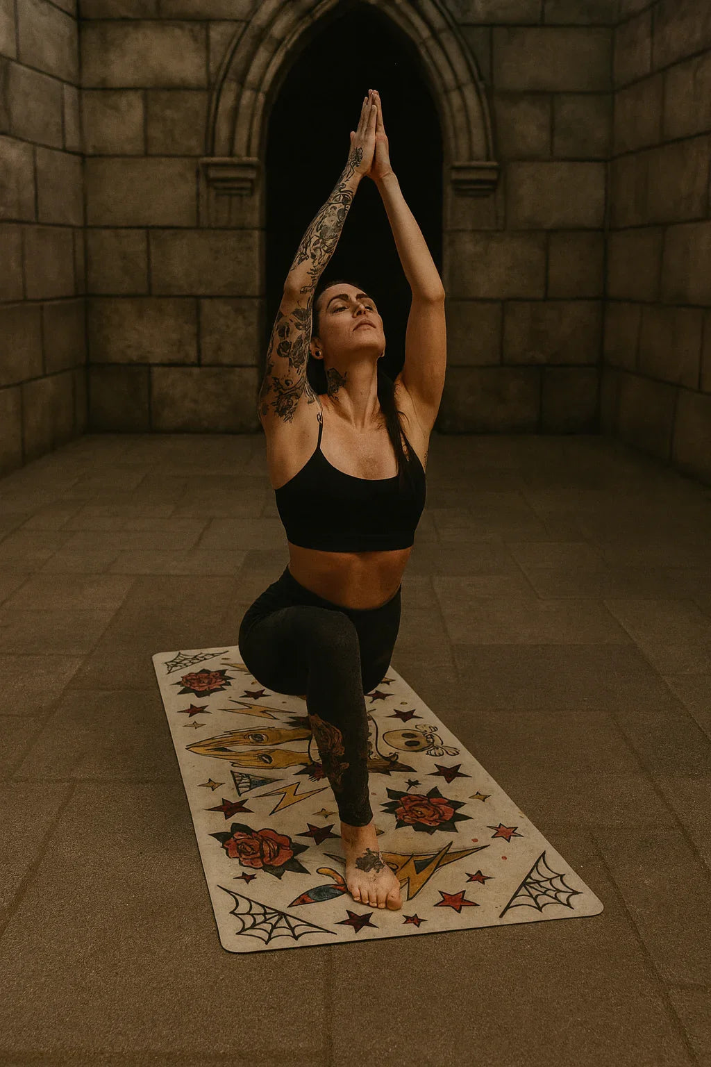 Ink & Om — Esterilla de yoga antideslizante Tattoo Omens (3 mm)