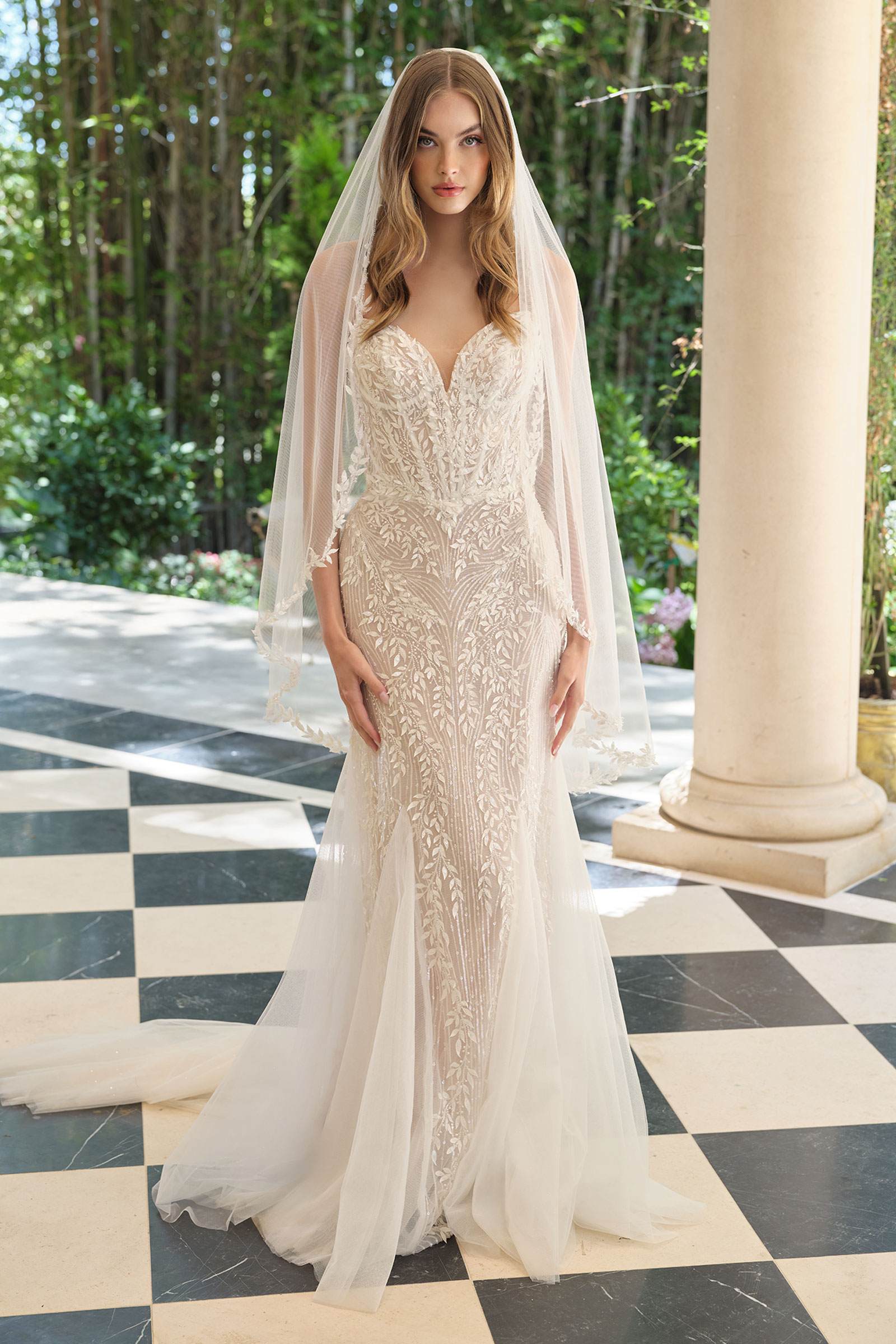 Andrea & Leo WL060 Mermaid Bridal Gown Veil Included is a giftable product selected for thoughtful gifting, everyday use, display, collections, and home or lifestyle styling. Product details focus on the item type, material style, intended use, and available listing options. A giftable choice for shoppers looking for useful, distinctive, easy-to-display, or easy-to-pair items. Available color and size options help shoppers choose the right version from the listing variants.