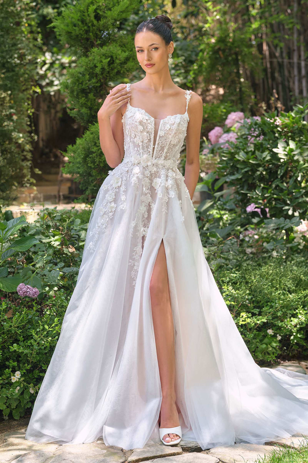 Andrea & Leo WL063 A-Line Wedding Gown Plunging Neckline Floral Straps is a giftable product selected for thoughtful gifting, everyday use, display, collections, and home or lifestyle styling. Product details focus on the item type, material style, intended use, and available listing options. A giftable choice for shoppers looking for useful, distinctive, easy-to-display, or easy-to-pair items. Available color and size options help shoppers choose the right version from the listing variants.