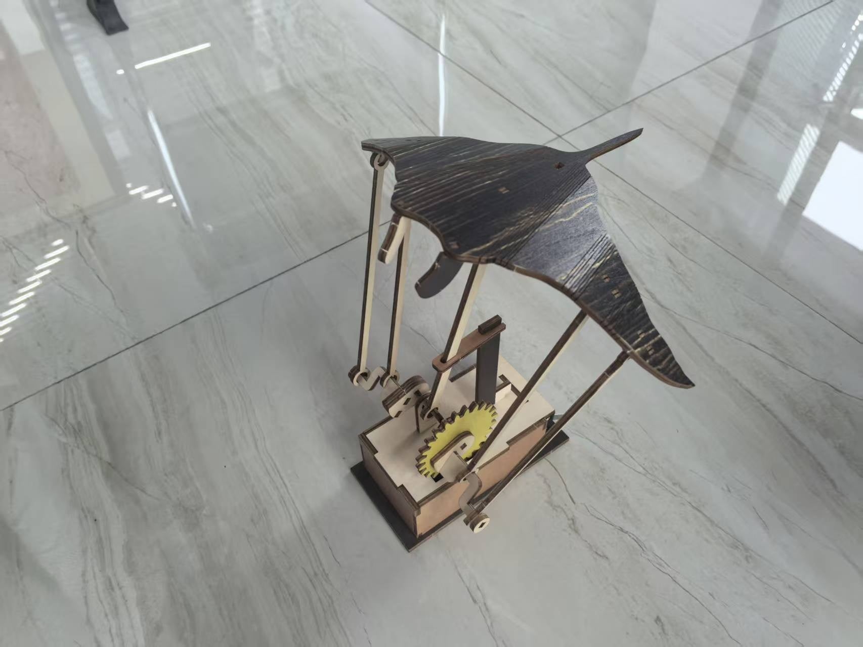 電気バイオニックマンタレイオーナメント 動物フィギュア 手作りマンタレイ水泳動作フィギュア リアルな彫刻 ポーチ 屋内棚 オフィス 休日 誕生日向け